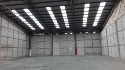 Renta de bodega de 840 m2 en Boulevard Aeropuerto