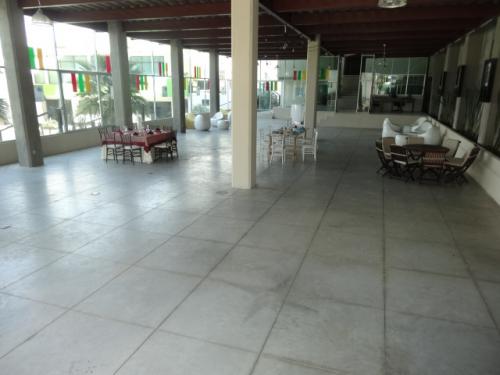 TERRENO CON EDIFICIO Y AMENIDADES